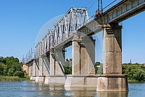 Metal bridge for rail transport