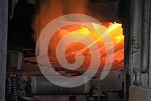 Metal casting process with high temperature fire photo