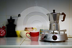 Metal coffee percolator with coffee cup