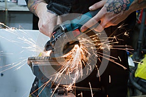 Metal cutting with a grinding machine with sparks.