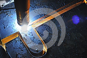 Metal cutting process using plasma cutting machine