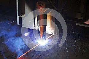 Metal cutting process using plasma cutting machine