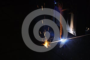 Metal cutting process using plasma cutting machine