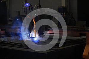 Metal cutting process using plasma cutting machine