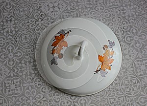 Metal enamel saucepan cover with pictures of yellow maple leaves