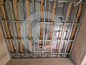Metal frame for drywall ceilings