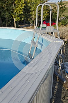 Metal frame pool ready for a bath