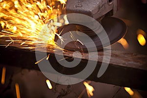 Metal grinding machine