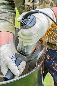 Metal grinding machine