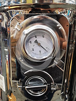 Metal manometer