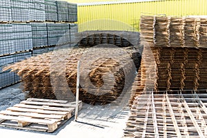 Metal mesh for reinforcing concrete construction. Sale of metal mesh