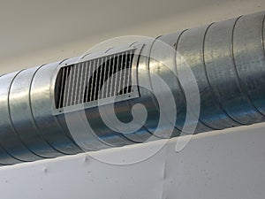 Metal pipeline and nozzle of an air conditioning system