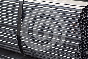 Metallo profilo tubo da rettangolare attraverso sezione Imballaggio sul magazzino da metallo prodotti 