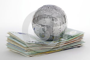Metal puzzle globe with money