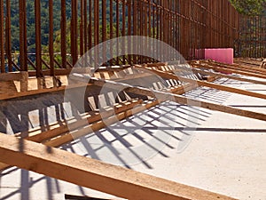 Metal reinforcement framework and formwork of retaining wall