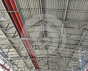 Metal roof structure of a warehouse
