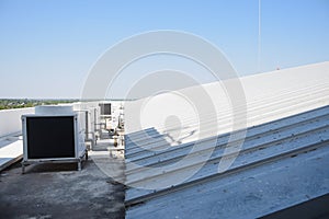 Metal roofing in commercial construction