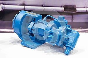 Metal rotary gear pump for pumping water or viscosity liquid in industrial on table