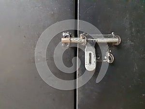 Metal sliding padlock Handle Fitted On metal cupboard door bolt