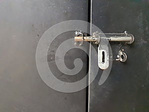 Metal sliding padlock Handle Fitted On metal cupboard door bolt