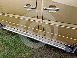 metal thresholds on the vehicle will help when getting into the photo