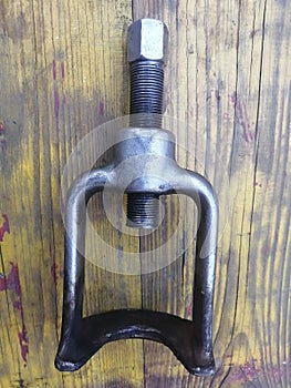 Metal tool small part puller