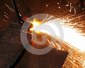 Metall cutting with acetylene welding