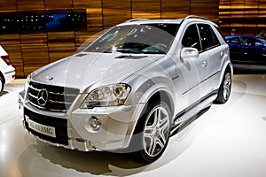 Metallic jeep Mersedes ML 65