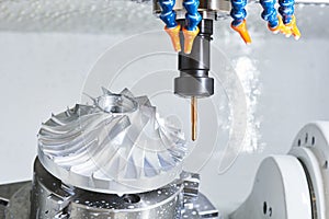 Metalworking cutting process by milling cutter