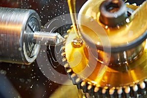 metalworking gear wheel machining with oil lubrication