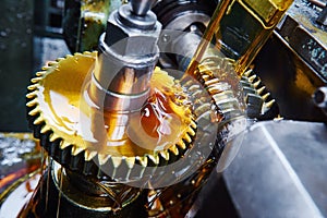 metalworking gear wheel machining with oil lubrication photo