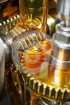 Metalworking gearwheel machining with oil lubrication