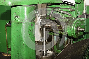 Metalworking machines working mechanisms