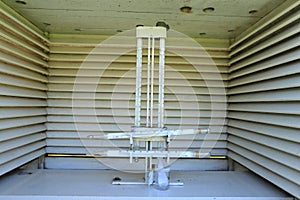 A meteorological thermometers for measuring air temperature