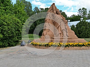 5-meter sand sculpture of a Ukrainian leader Zelenskyy symbolizing a statue of liberty