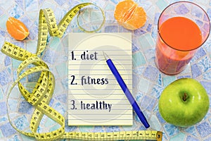 Meter to measure waist size.  Healthy diet food, juices.  Card with the plan `diet, fitness, health` The concept of the spring die