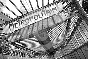 Metropolitain notice board in black and white