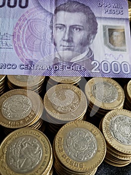 mexican coins of ten pesos and Chilean banknote of 2000 pesos
