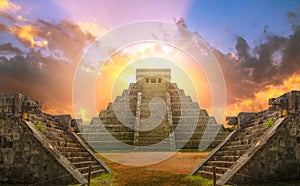 Mexico, Chichen ItzÃÂ¡, YucatÃÂ¡n. Mayan pyramid of Kukulcan El Castillo photo
