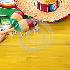 Mexico sombrero maracas cinco de mayo fiesta wood background