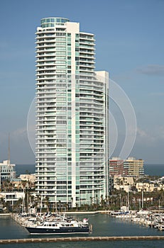 Spiaggia l'edificio 