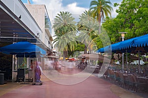 Miami Beach Lincoln Road promenade shops and restaurants