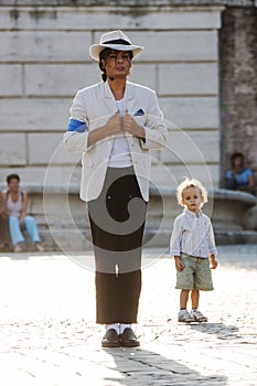 Michael Jackson smooth criminal performer with child