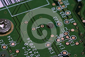 Microcircuit with tracks on the printed circuit board
