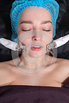 Microcurrent facial skin therapy