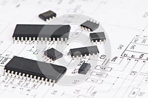 Microelectronics element and layout
