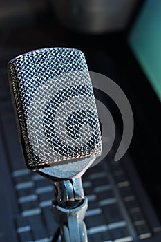 Microphone Podcast Vertical