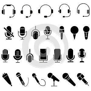 Microphone vector icon set. audio illustration sign collection. broadcast symbol on white background.