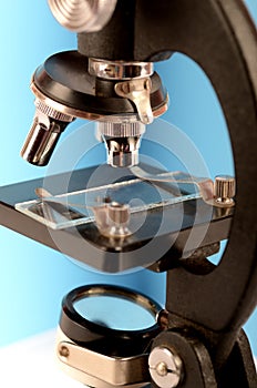 Microscope with an empty slide on