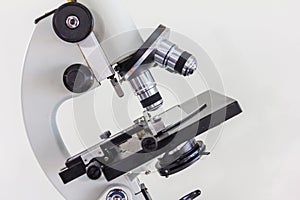 Microscope with high magnification lens with black plate